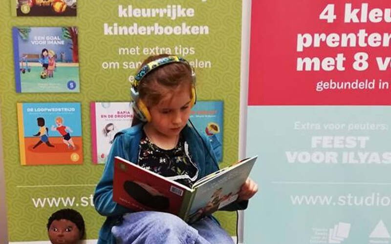 Luisteren naar verhalen in audiodescriptie hero